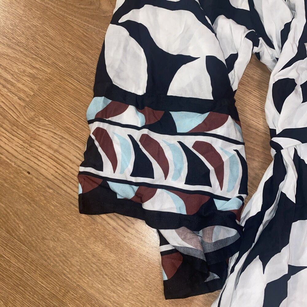 Vince Camuto Women's Printed Front-Tie Robe Swim Cover-Up Size M/L $150 NWT - Picture 5 of 10